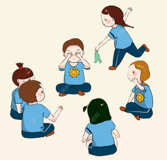 小时候丢手绢总是会悄悄丢在好朋友或者自己喜欢的人后面,一个小小的