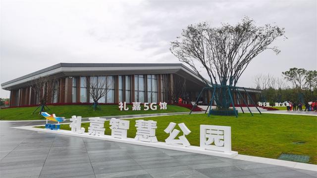 重庆这个科技感十足的公园到处都是5g黑科技你想来体验一下嘛