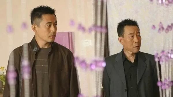 从小镇青年当场记开始,郭靖宇的成名之路不要太励志_腾讯新闻