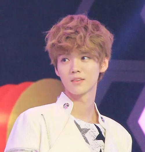 而黄子韬则是综艺能力强,很搞笑,在整期节目中分量比较多.