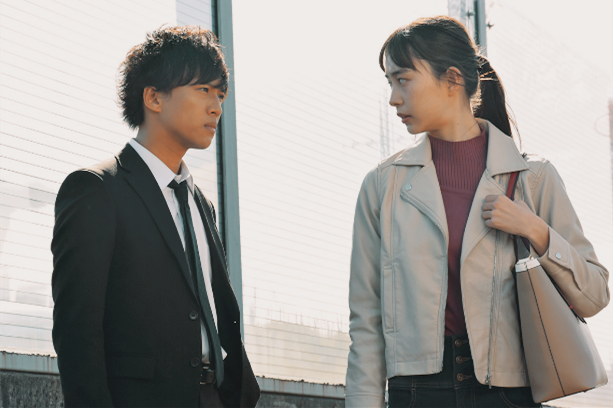 刃唯阿的呼唤激活了不破谏的斗志,重拾自我的他变身假面重回战场.