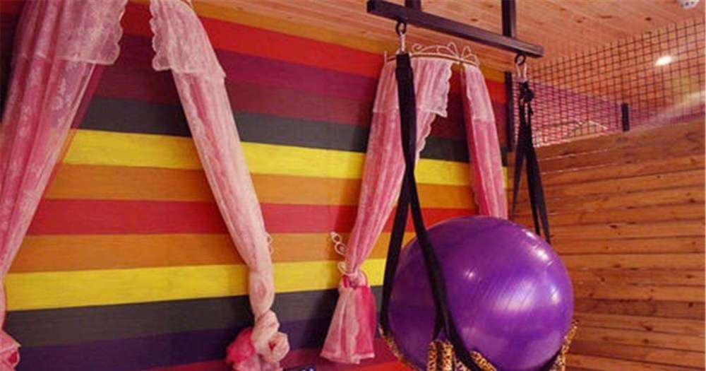 情侣酒店中的"圆球"有什么用?前台小妹:年轻人用得多一点_腾讯新闻