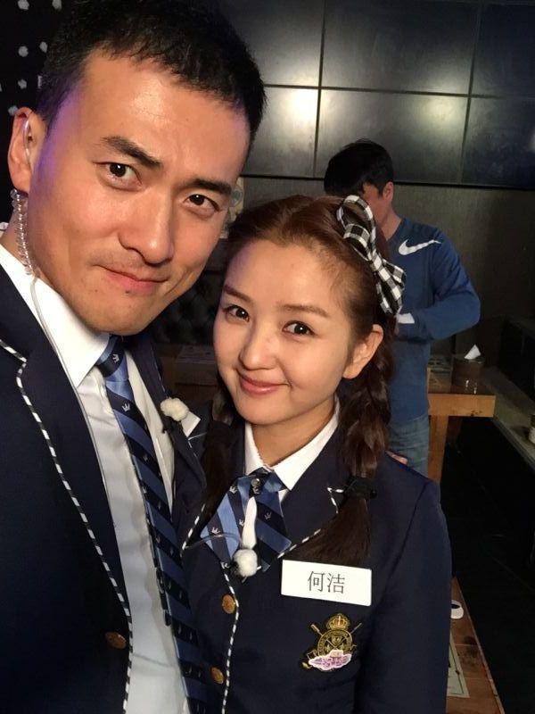 叶文真正在全国打响知名度的当属16年在节目中怒怼何洁老公赫子铭