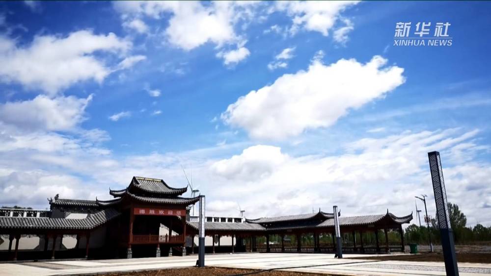 张家口德胜村走在薯光大道上