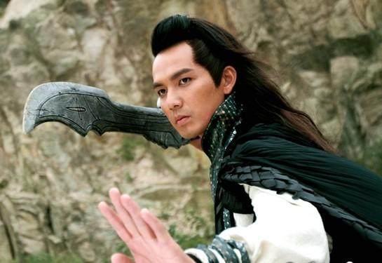 情节荒诞之外,《边城刀声》给人留下深刻印象的是,书中大量内容改头换