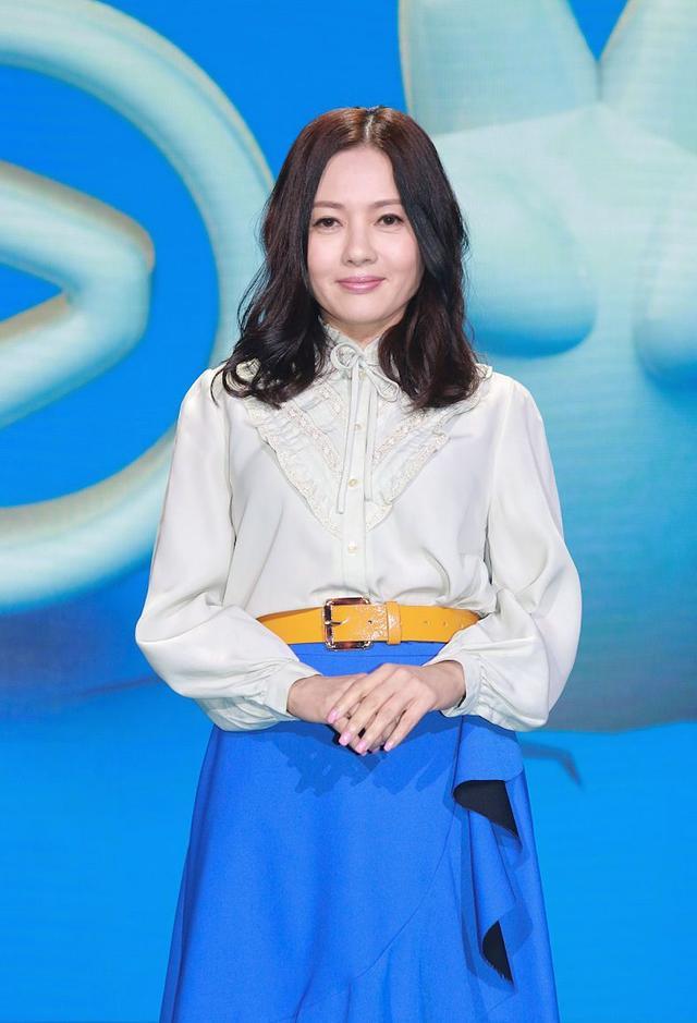 54岁李丽珍自掏腰包花千万为女儿买房，23岁许倚榕颜值高遗传母亲