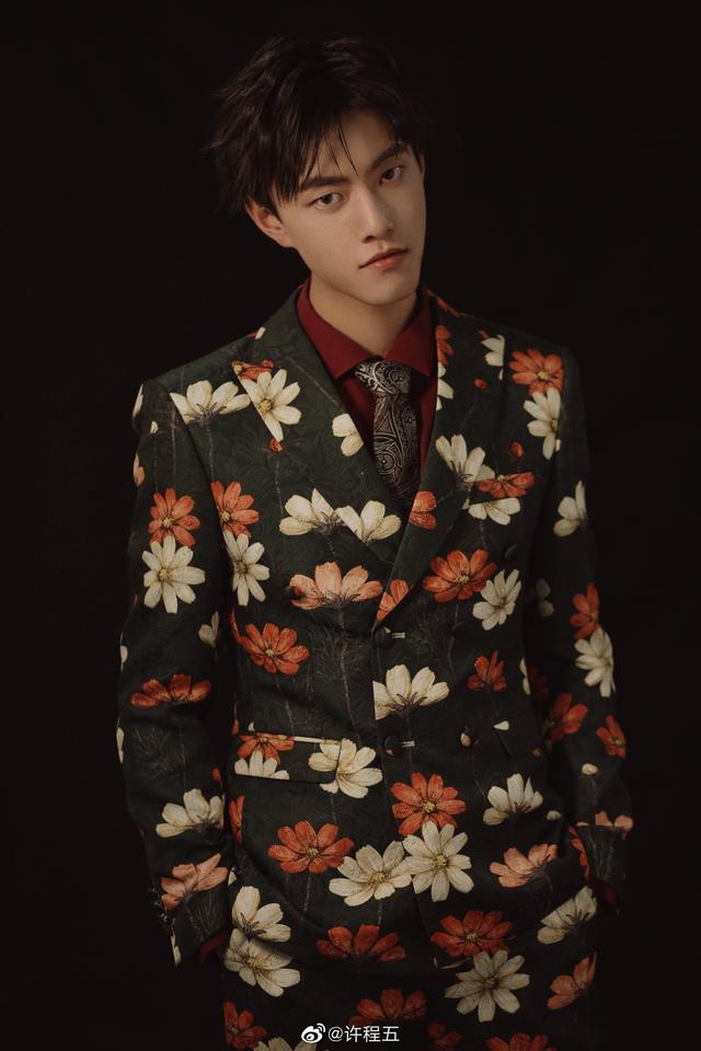 许程,东北小伙,大四学生,就读于北京物资学院.