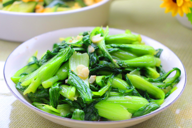 今日份烟火:辣椒炒肉;黄瓜炒鸡蛋;蒜蓉小油菜;奶香南瓜羹!