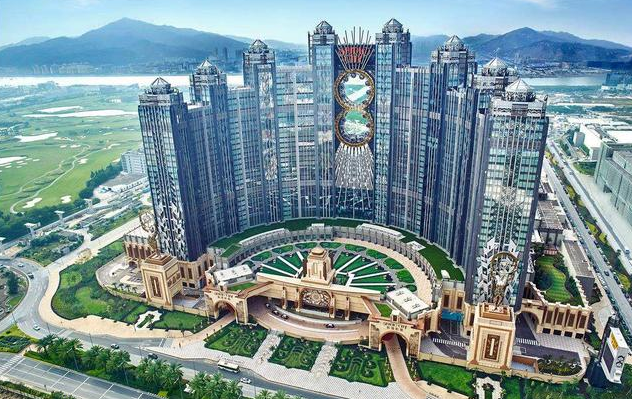 赌王何鸿燊之子花32亿建成的八字形摩天轮已成澳门新地标