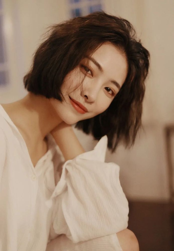 3款超适合夏天的短发发型清爽显脸小