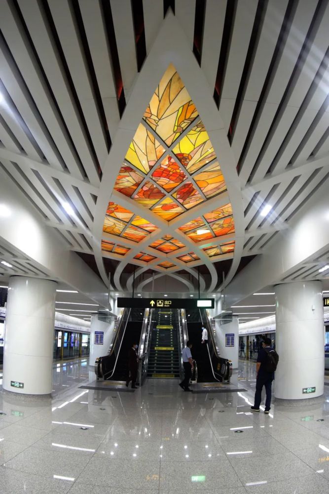 惊艳!与泉水共生的地铁