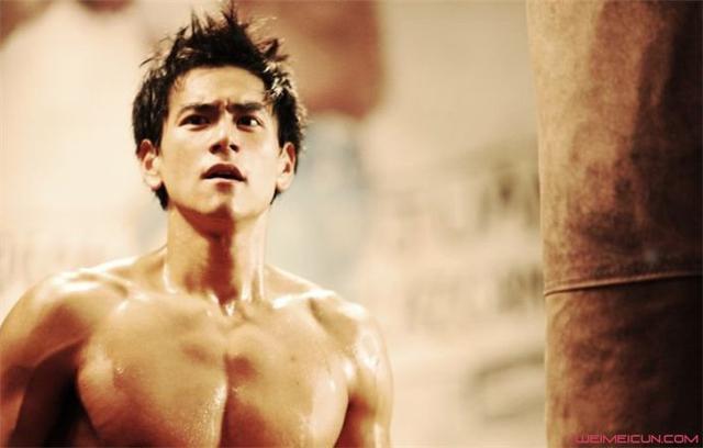 拍一部戏考一个证让180斤胖子练出八块腹肌彭于晏对自己太狠