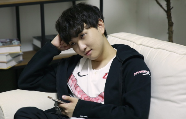 lpl选手合同uzi未续约rng兮夜与狼行成了lgd的工具人