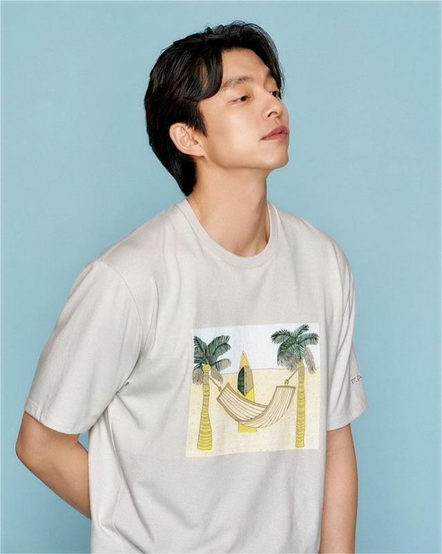 41岁孔刘近况穿上t恤依然散发着少年美气息的男神