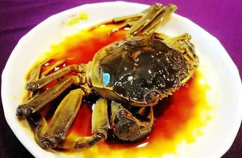 大纵湖醉蟹是江苏省盐城市大纵湖镇传统名菜,属于江苏菜,该品具有外观