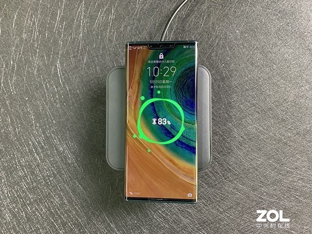 手机进行充电时的电压,电流,功率,借此来判断这款无线充电站的兼容性