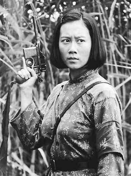 不少,他立即担心起来,万一遇上土匪或者敌兵,五个女人如何对付得了?