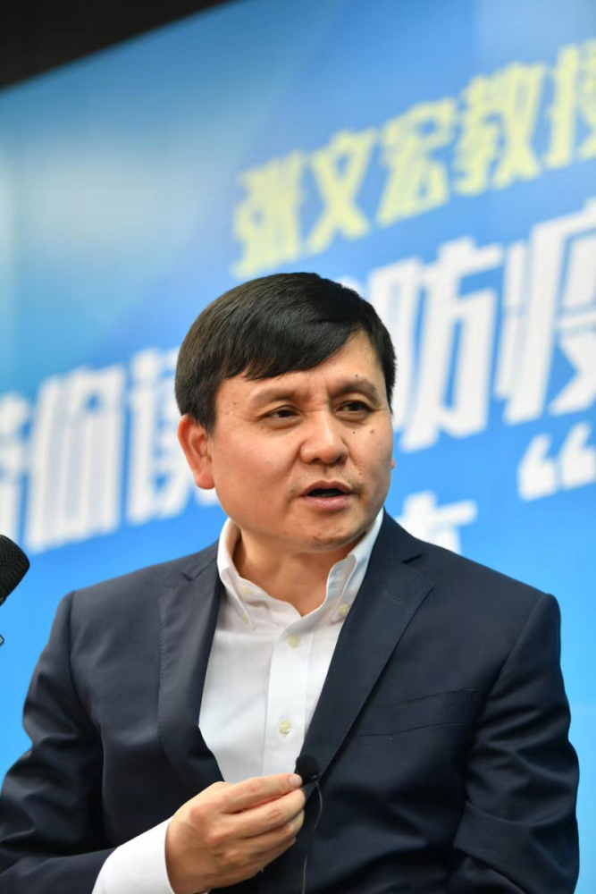 张文宏:不要叫我"网红,请叫我文宏