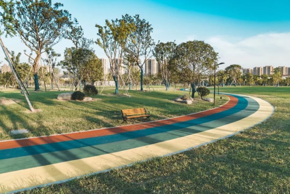 臨平體育公園位於星橋街道太平社區,臨丁路以南,世紀大道以北,望梅路