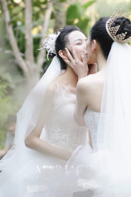 杨丽萍女徒弟水月婚礼曝光 对方竟是同性 甜蜜爱情让网友酸了 腾讯新闻
