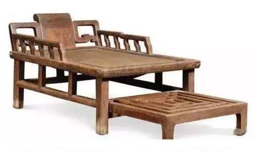 春凳的制作则是由一种叫做合欢树的木材制作而成的,在古代新婚夫妻将"