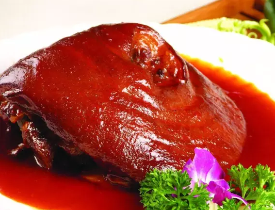 鸿宴肘子烂而不腻,口感好,让人百