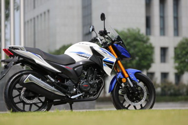 力帆150cc运动街车,摇篮式车架,倒立前叉,水冷发动机11千瓦