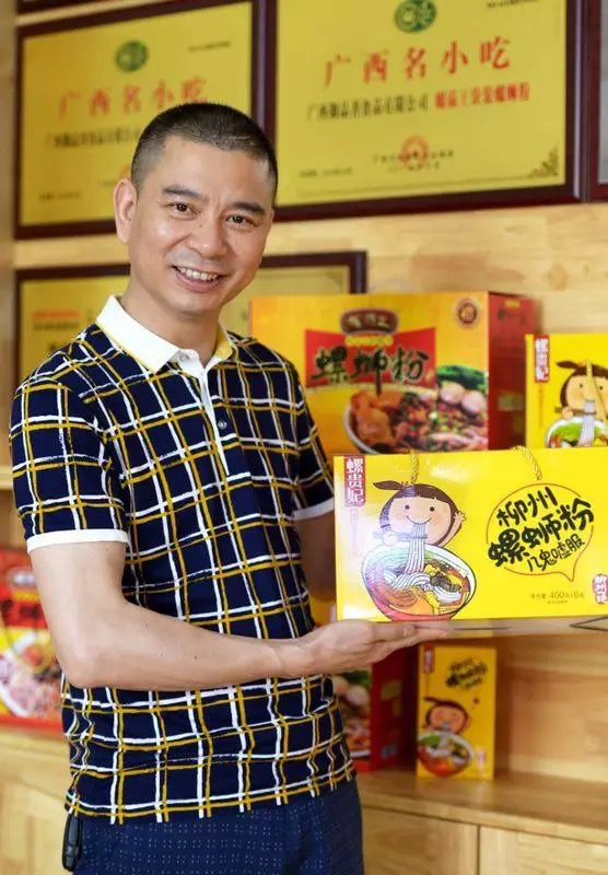 螺霸王创始人姚汉霖2015年,他投资60万建厂,同时在天猫和淘宝上开店