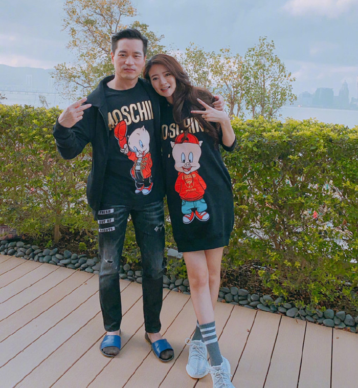 安以轩|可爱！安以轩晒娃，1岁儿子用手拿猫粮吃，富豪老公的反应太迅速