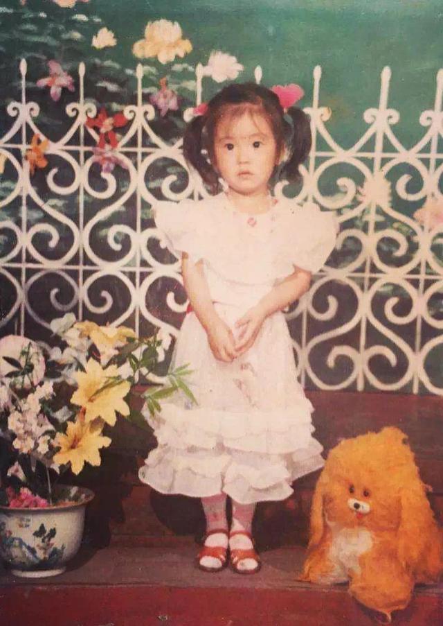 方媛六一晒童年照秀气漂亮,大女儿chantelle与妈妈神相似