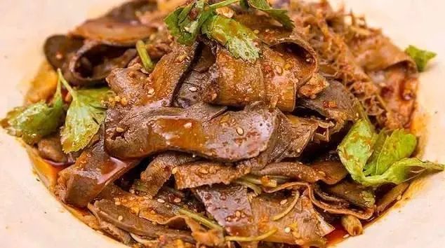 主料;牛头皮200克;牛肚200克;牛心300克;牛肉150克;牛舌200克;牛骨1根