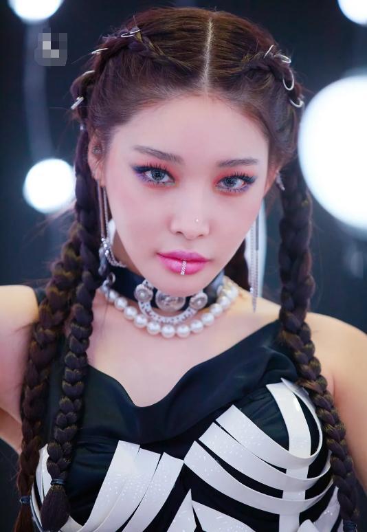 金请夏近照惹争议,整容加丰唇?网友:变化太大