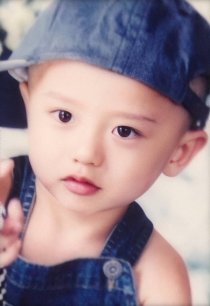 明星果然是明星从小气质就出众童年照里的美貌与现在根本没差