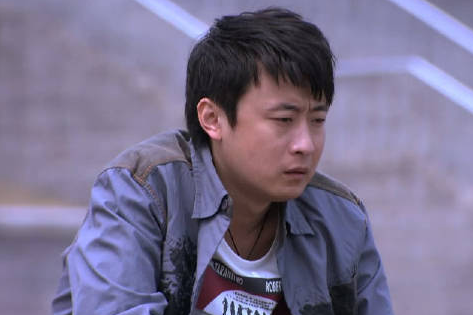 2001年,还在上职高李滨就被选中参与电影《17岁的单车》,此时,在娱乐