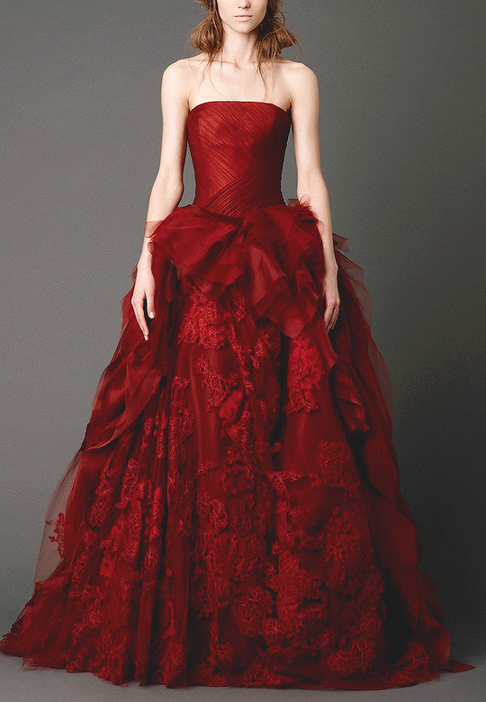 verawang经典红色高定婚纱礼服绮丽奢华梦境绚烂花卉裙摆