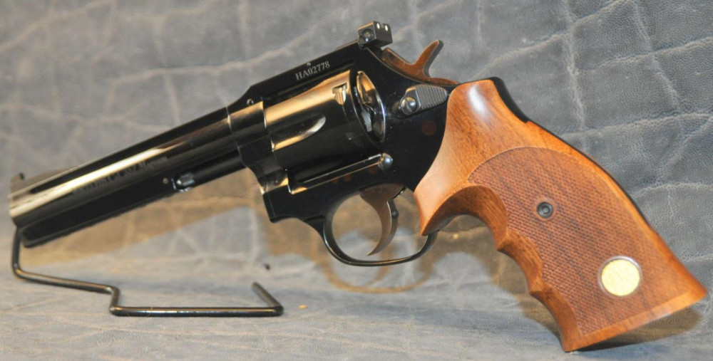 能当狙击枪的左轮配25倍镜有效射程150米法国特警才有资格使用