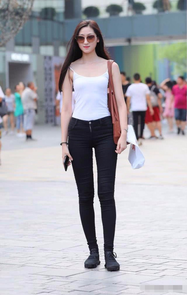 时尚穿搭倒三角形身材的你怎样穿衣搭配