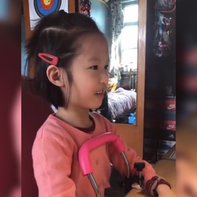 小女孩无障碍和外教全英语交流走红网络 网友 已经赢在了起跑线 腾讯新闻