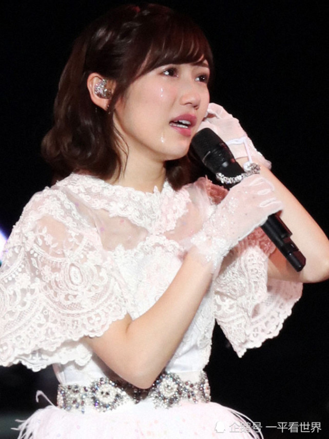 渡边麻友在毕业演唱会流泪