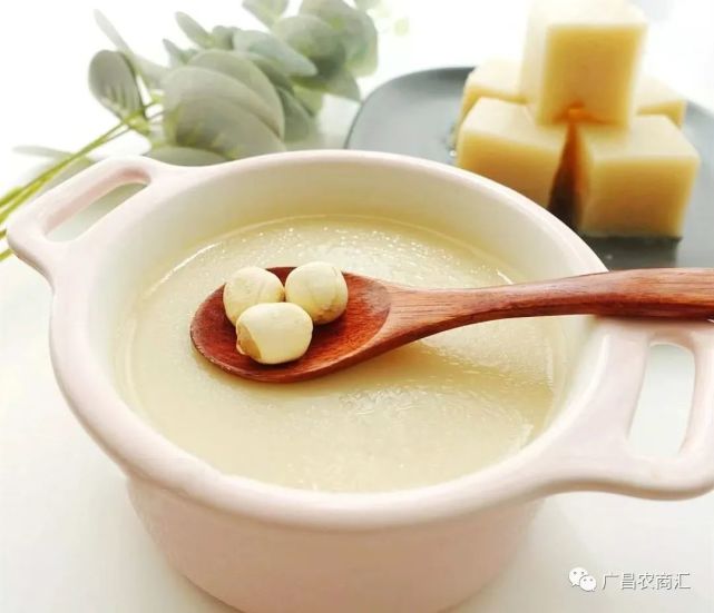 滋润抗秋燥来一碗水水滑滑的冰糖莲子冻吧