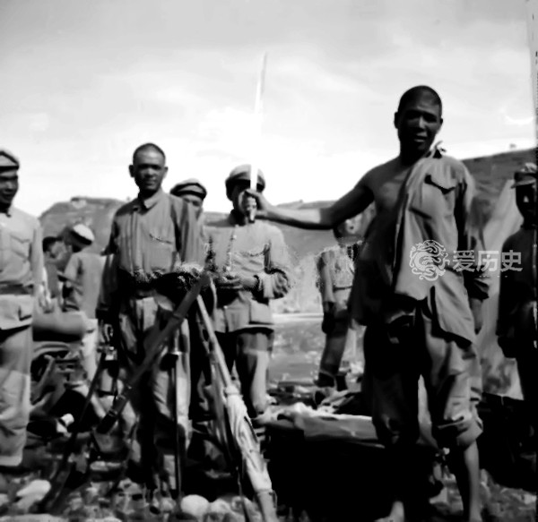 马步芳所到之处一如既往的对解放军战士,民兵和边区干部开膛破肚,砍头