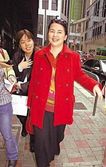 62岁胡慧中近况:曾被骗拍三级,前夫横死老公坐牢,今老得认不出