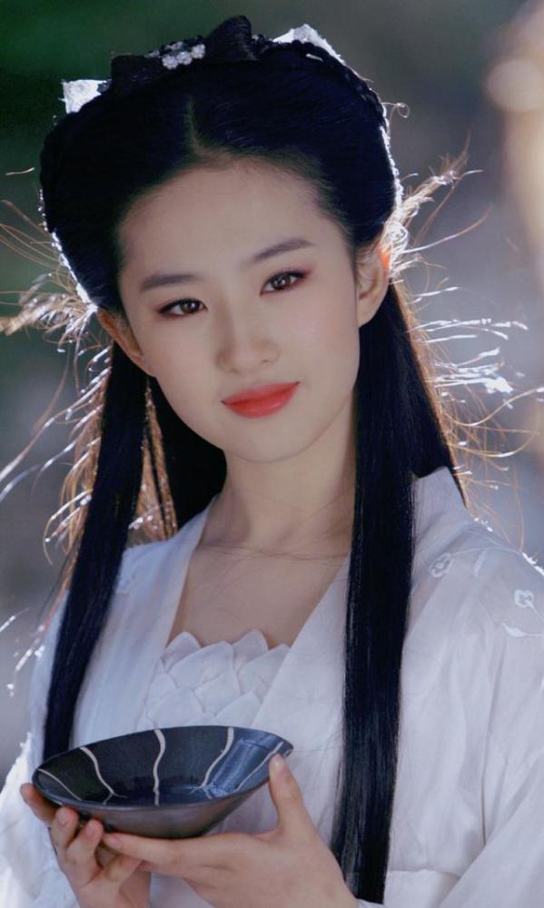 刘亦菲|刘亦菲凭啥演《花木兰》女主？明明可以靠脸吃饭，她却偏要靠实力