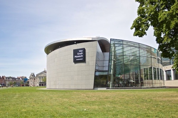 梵高博物馆重开放在画中首次聚焦梵高自画像及影响