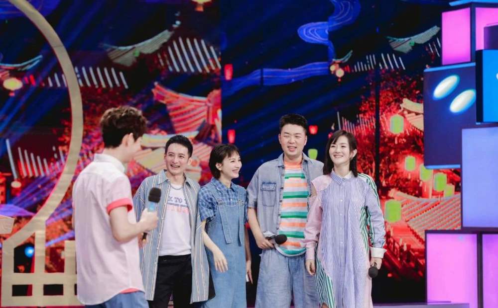 快乐大本营选常驻新人杨幂baby赵丽颖公司抢夺名额