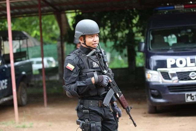 行头十足的缅甸警察特别任务部队,武器清一水缅甸制造