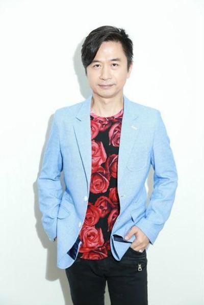 54歲黃舒駿再當爹小24歲嬌妻產後狀態佳曾戀愛3個月就閃婚