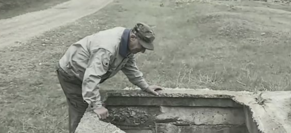 摩尔多瓦6岁男孩掉进粪坑淹死一千多人参与搜寻