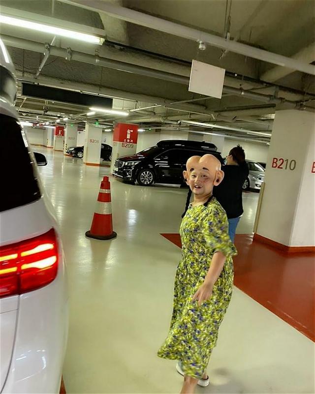 朴娜莱近况:录制完《喜剧大联盟》,顶着一颗"屁股头