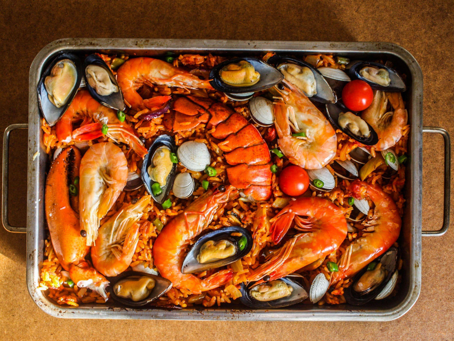 中国人去非洲吃自助,点了三大盘"海鲜",结账时却懵了:没算错?